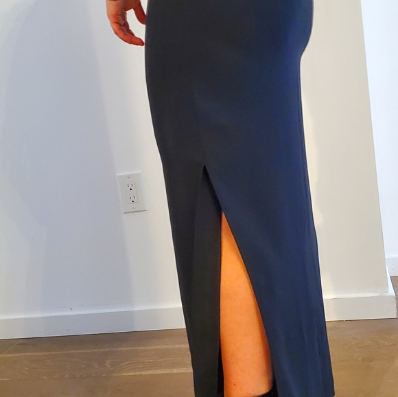Black Banana Republic maxi skirt with side slit - Picture 3 of 16